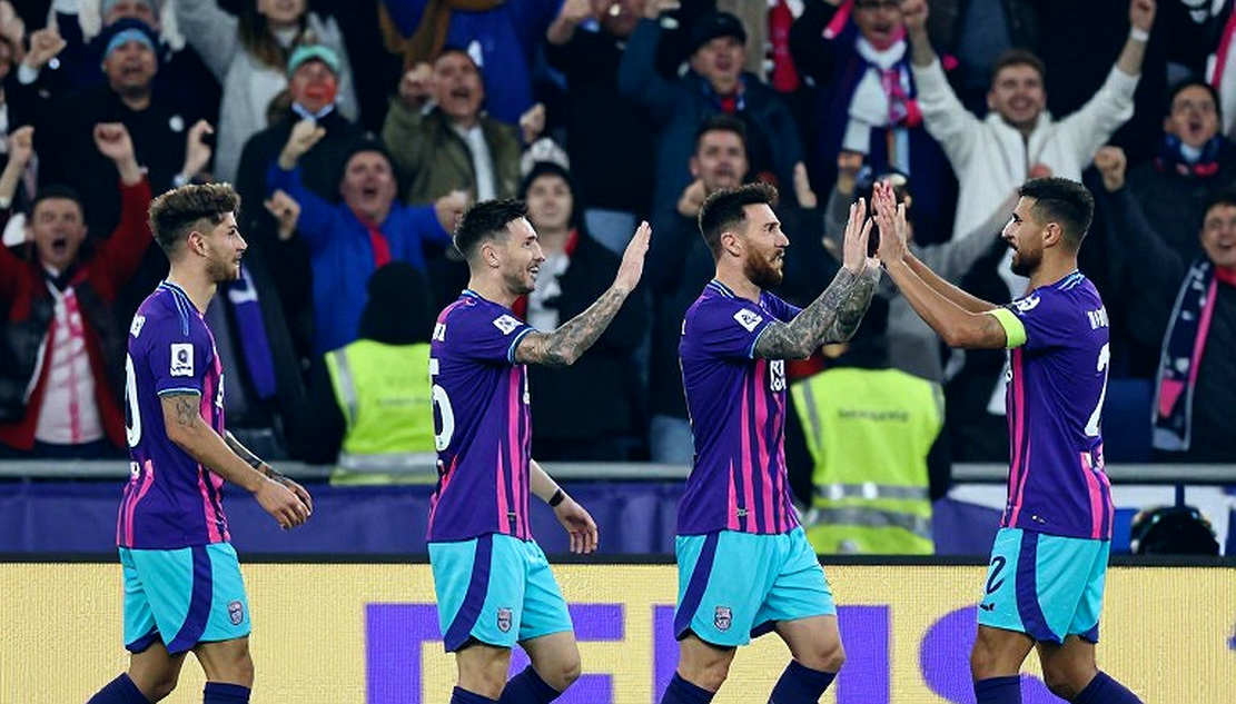 West Brom vươn lên đỉnh bảng Championship sau chiến thắng 10 người trước Derby West Brom vươn lên đỉnh bảng Championship sau chiến thắng 10 người trước Derby