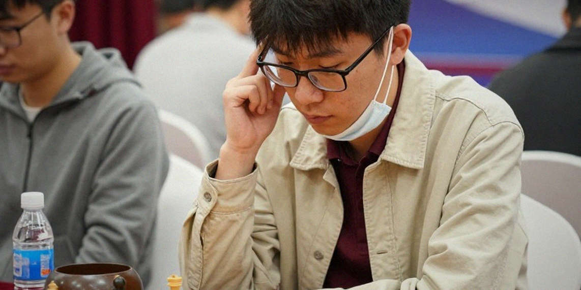 Tờ ghi chép ván cờ và ngoại giao: Hành trình của Sindarov từ World Cup đến ngôi vương Tờ ghi chép ván cờ và ngoại giao: Hành trình của Sindarov từ World Cup đến ngôi vương