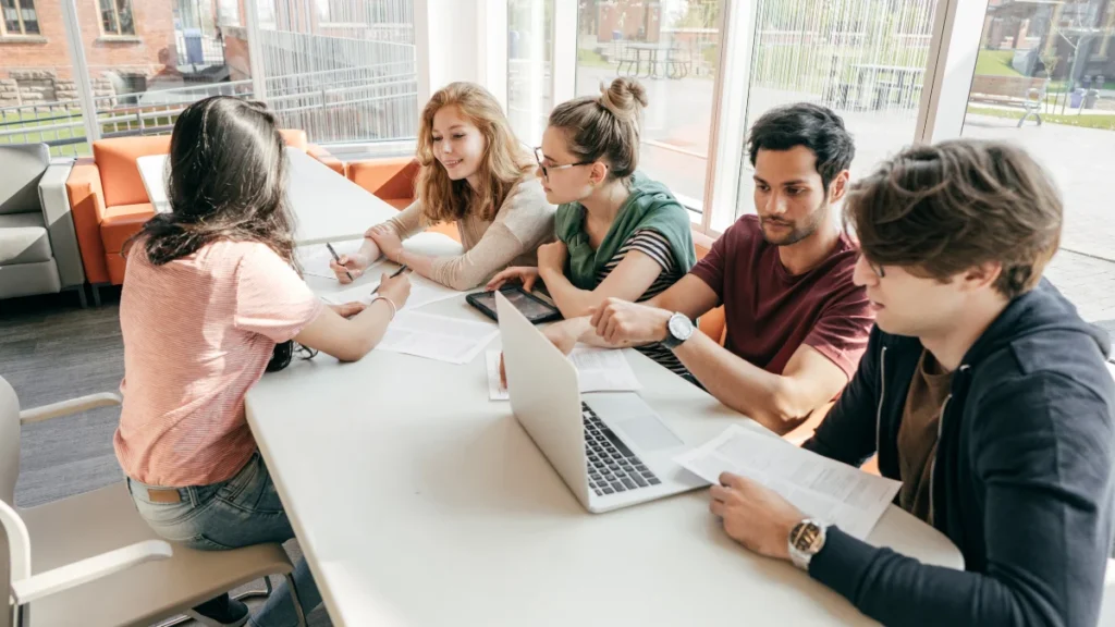 Hesto Harnesses Hiring Now – No Experience No Worries! (1)